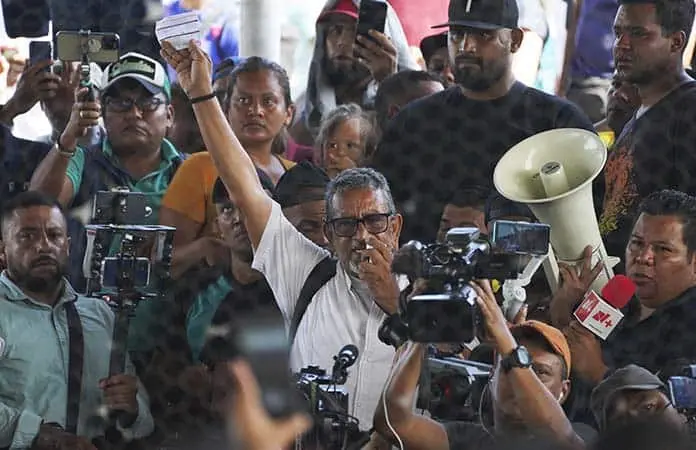 Detienen a activista Luis G. Villagrán