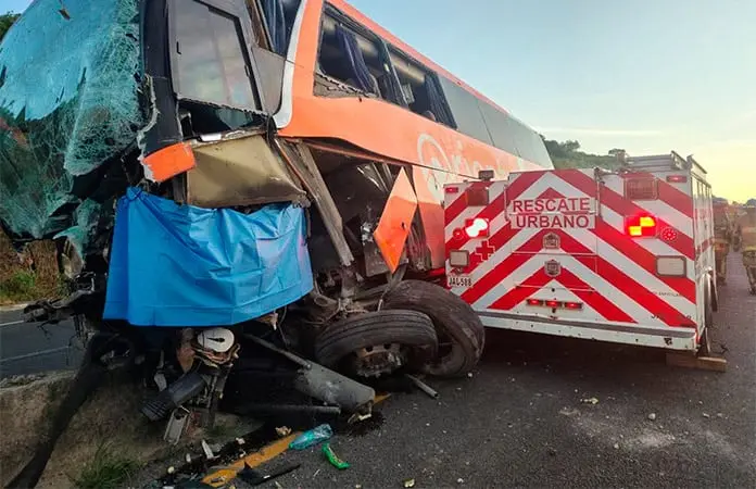 Accidente dejó un muerto y 11 heridos.