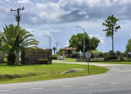 Florida avanza en construcción de segundo centro de detención de inmigrantes