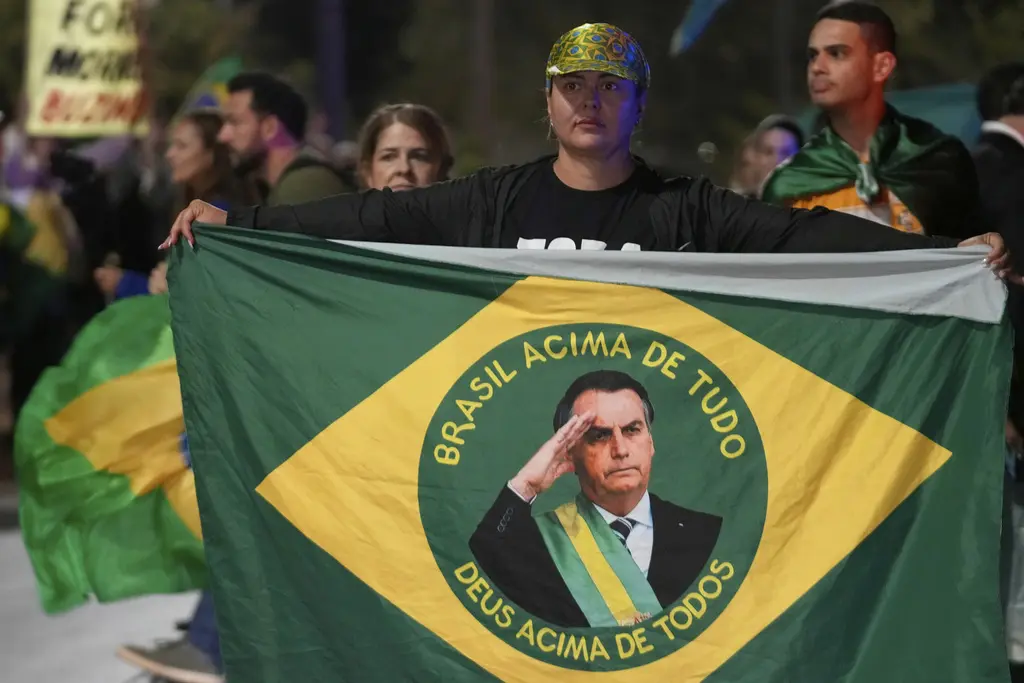 Juez brasileño permite visitas familiares a Bolsonaro en arresto domiciliario