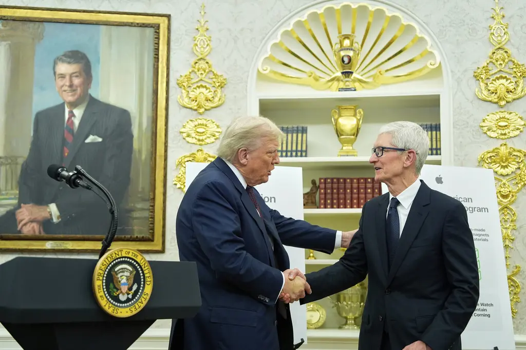 Trump anuncia arancel del 100% a chips de computadora