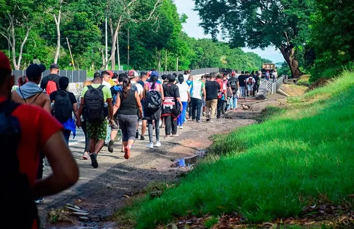INM inicia censo de migrantes en caravana