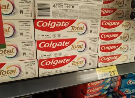 Comerciantes aún no retiran pasta dental que prohíbe Cofepris