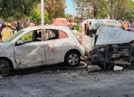 Maquinista se atrinchera en locomotora tras choque en Irapuato