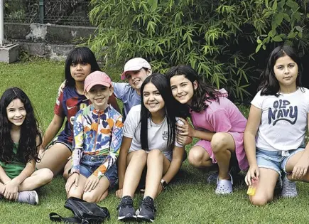 ¡FELICES EN EL CAMPING!