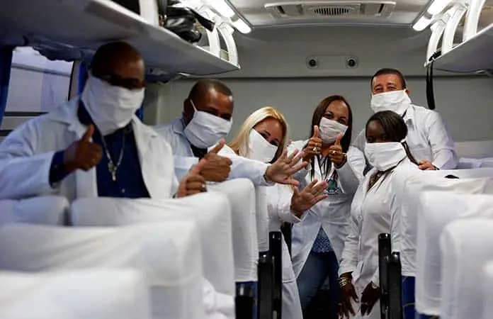 Médicos cubanos en México, sin evaluación
