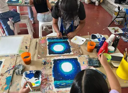 Presentan resultados de cursos en el CEART 