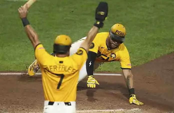 Ganan Piratas ante los Rojos