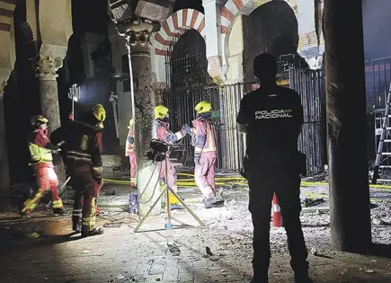 INCENDIO EN LA MEZQUITA-CATEDRAL DE CÓRDOBA