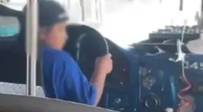 Captan a menor conduciendo camión de transporte público en Durango