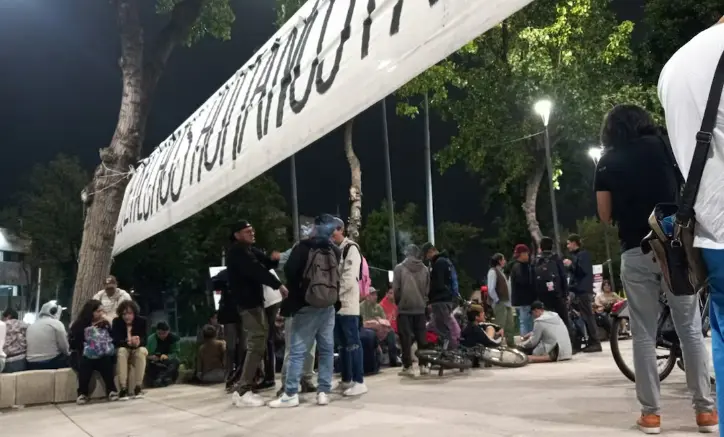Punto 420 en Paseo de la Reforma: la lluvia, no el reglamento, vacía el espacio cannábico