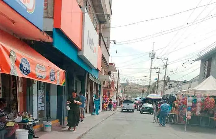Crece el ambulantaje, invade áreas peatonales