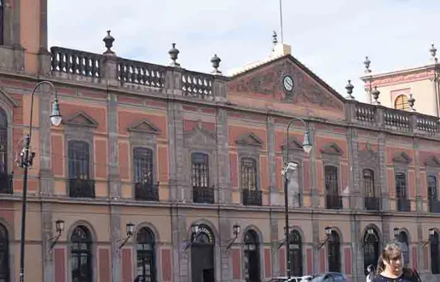 Revira García V. que"hay  buena relación con el rector"