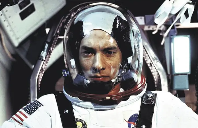 RINDE HOMENAJE A JAMES LOVELL