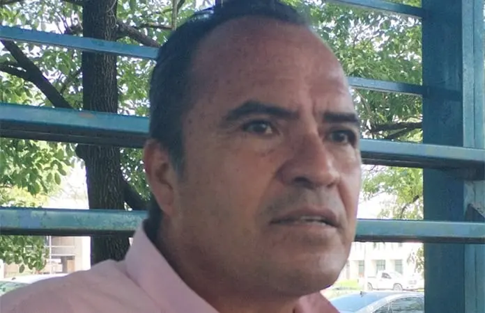 Y yo qué “padrino”, dice César González, pide despensas de Sedesore