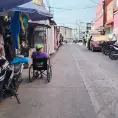 Ambulantes bloquean las áreas peatonales