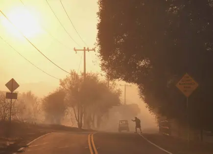 Evacuan prisión en Colorado por uno de los mayores incendios en la historia del estado