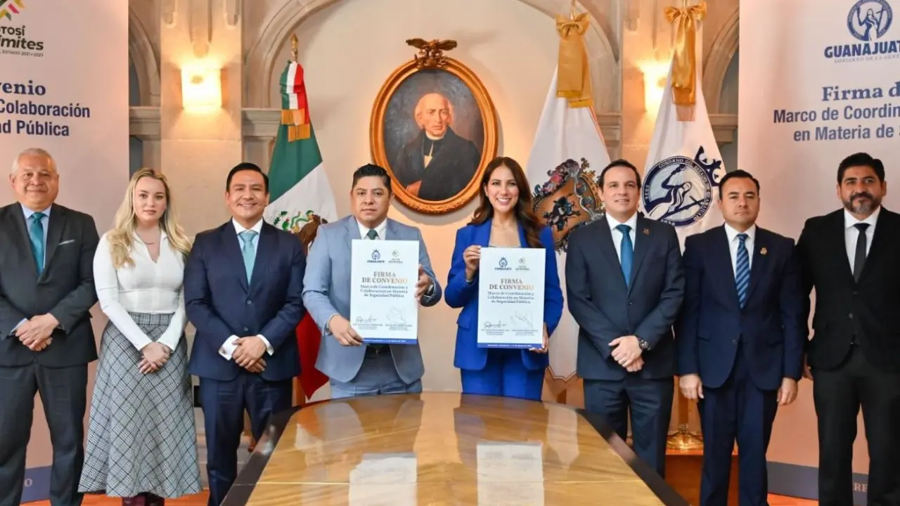 Firma del convenio en Guanajuato.