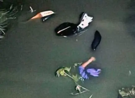 Muere motociclista al caer al río Españita