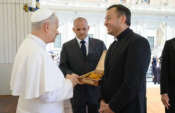 Párroco potosino se encuentra con Papa León XIV