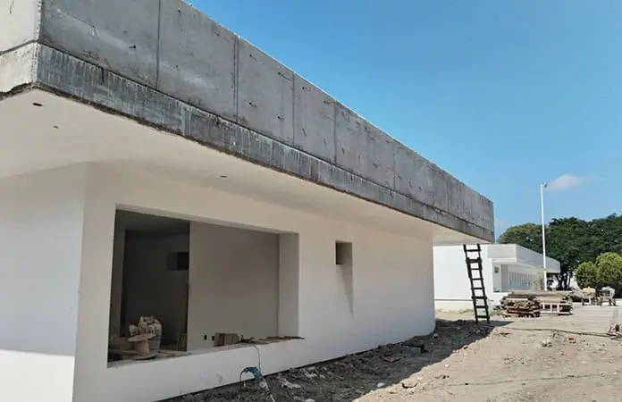 Retrasan inauguración de edificio de Medicina