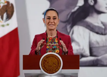 Claudia Sheinbaum se compromete a elevar el salario mínimo a 2.5 canastas básicas