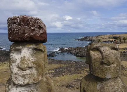 Aumento del nivel del mar amenaza estatuas moai en Isla de Pascua