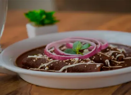 Enmoladas: la diferencia con las enchiladas de mole