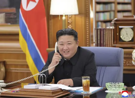 Kim Jong Un y Vladimir Putin dialogan sobre lazos y esfuerzos bélicos en llamada telefónica