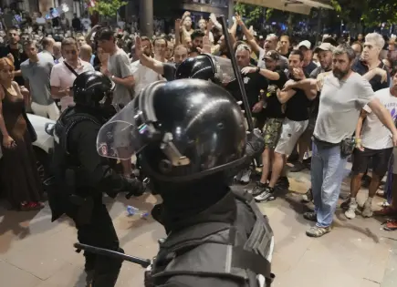 Protestas y enfrentamientos se intensifican en Serbia