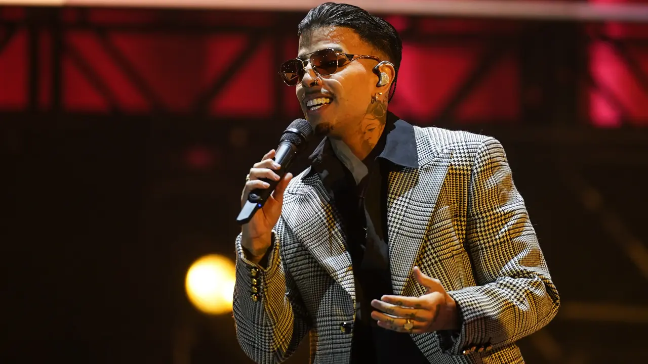Rauw Alejandro Recibirá Premio Visión 2025 en la Herencia Hispana por su Aporte a la Música Latina