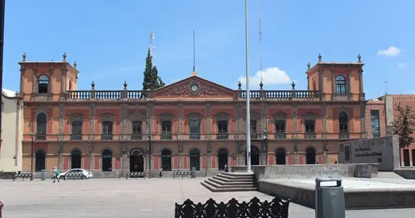 Desmiente rector a Finanzas: sigue adeudo de gobierno