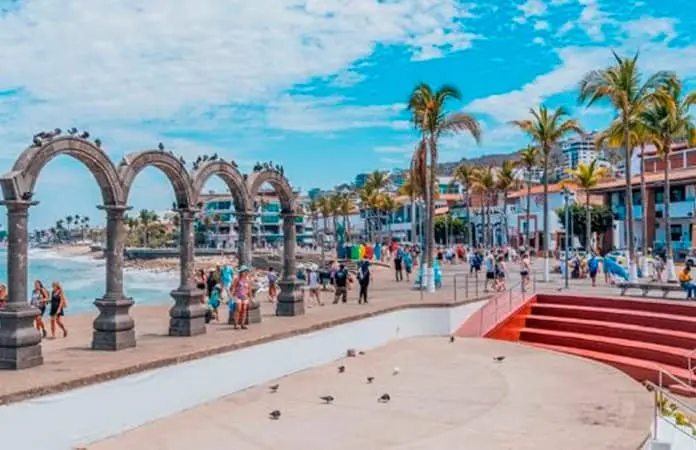 EU sanciona a red por estafar turistas