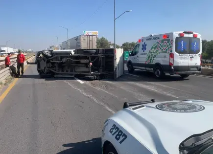 GCE atiende volcadura en carretera 57