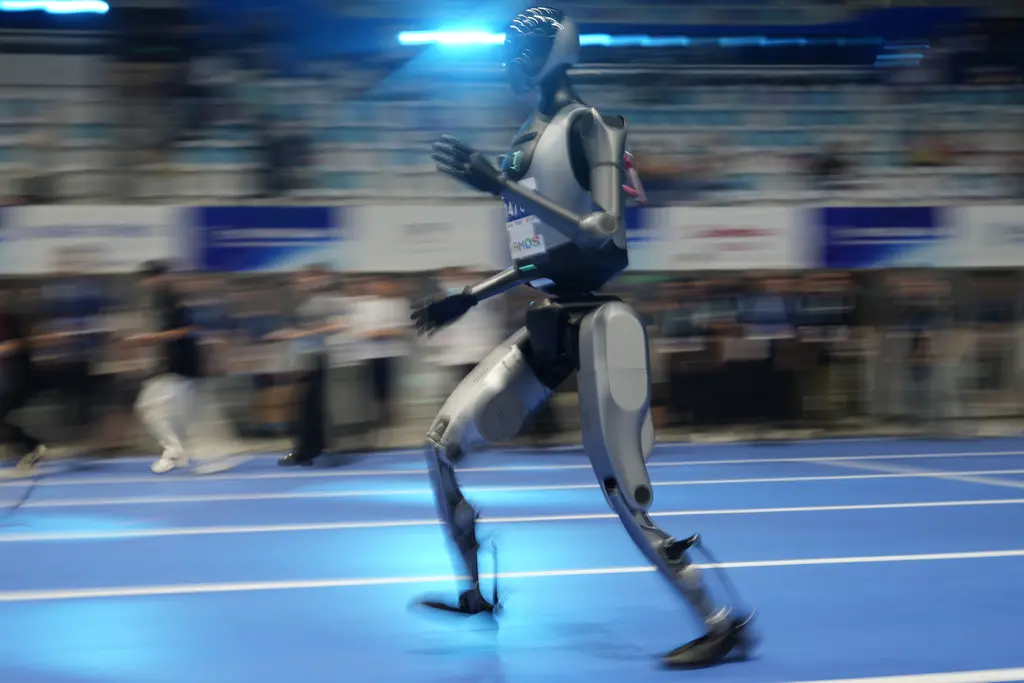 Robots humanoides compiten en Juegos Mundiales en Beijing