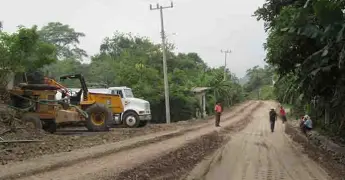 Blinda SHCP obras de pavimentaci&oacute;n con dinero de autos chocolate