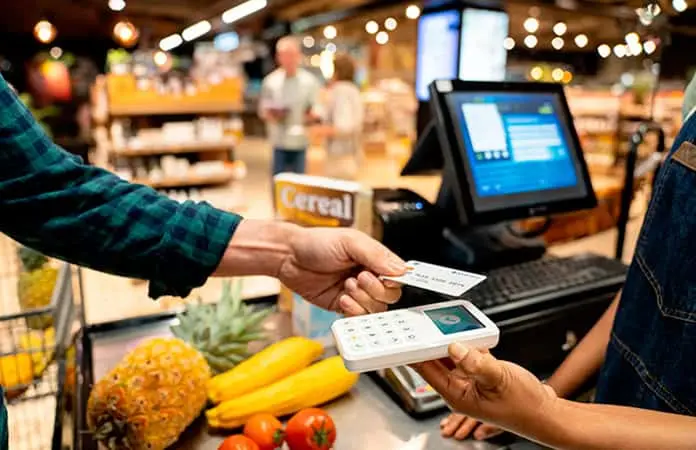 Cautos, guardan tarjeta de crédito