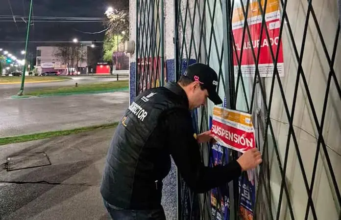 Clausuran comercio durante operativo