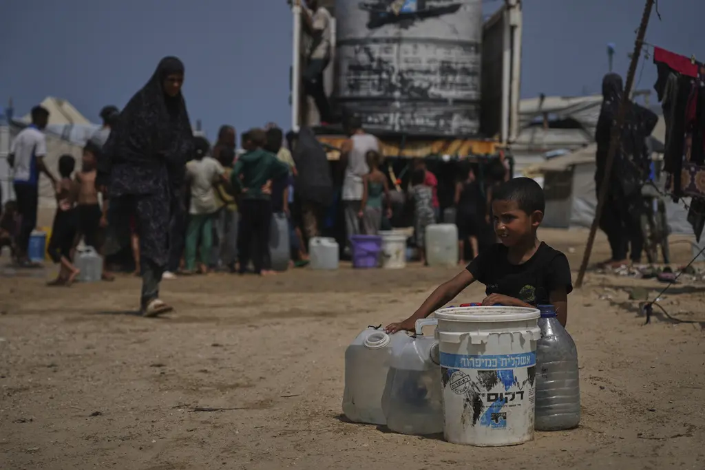 Crisis hídrica en Gaza: Familias beben agua contaminada