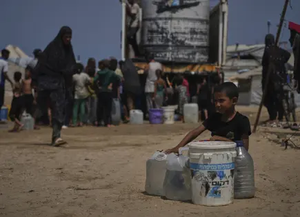 Crisis hídrica en Gaza: Familias beben agua contaminada