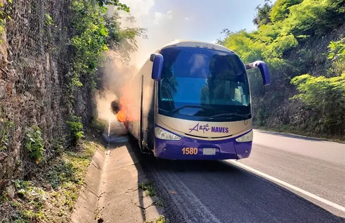 Video | Arde autobús sobre la Ciudad Valles-Rayón