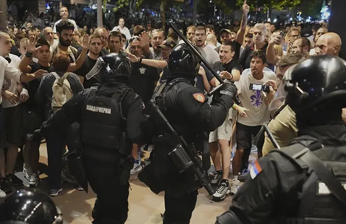 Varios heridos en protestas en Serbia