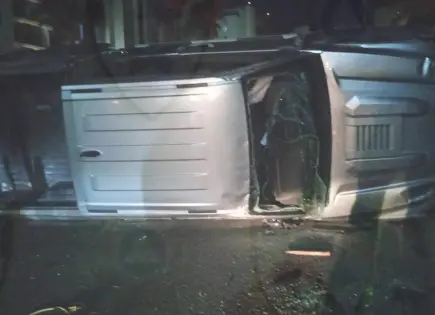 Volcadura en avenida Chapultepec deja una persona herida