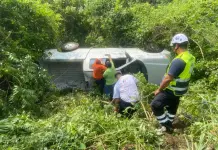 Camioneta de Sectur cae en barranco; no se reportan heridos Camioneta de Sectur cae en barranco; no se reportan heridos