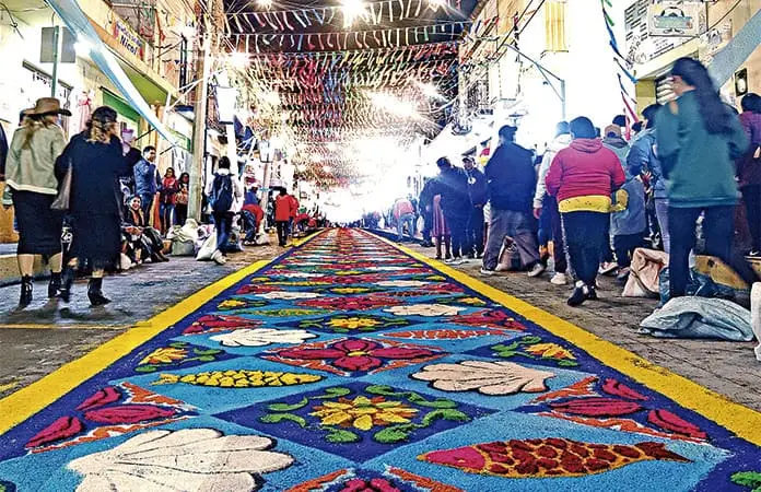 Devoción religiosa se pinta de colores