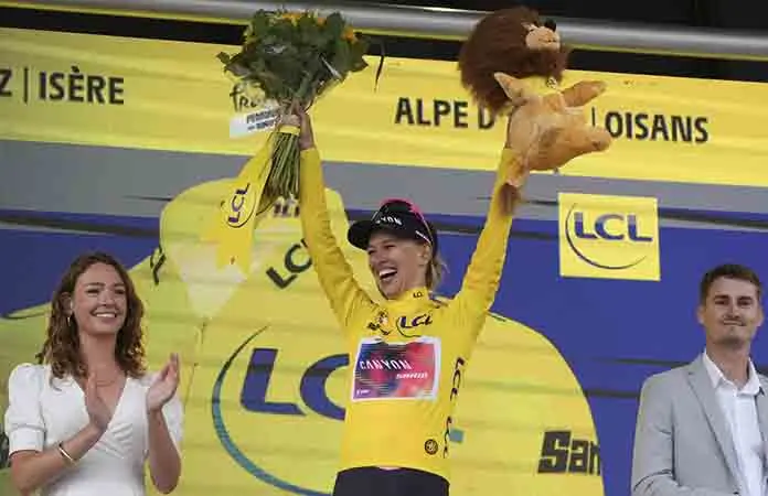 Echan a ciclistas del Tour de Romandía