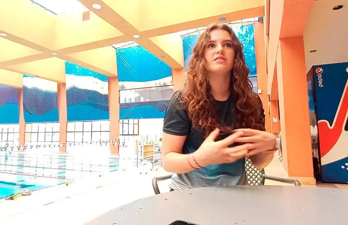 Luna Torre, nadadora es becada en Phoenix