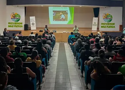 Ofrecen foro para los comerciantes