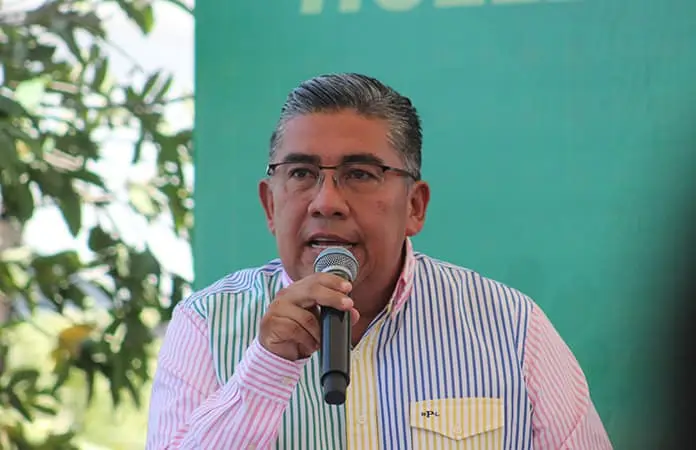 Prepara Navarro Muñiz su primer informe de actividades