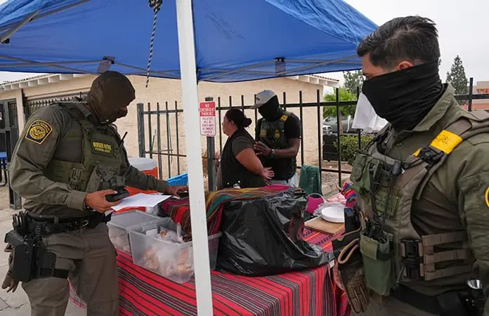Redadas de migrantes siguen en Los Ángeles